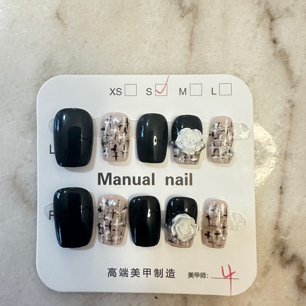 Press on nails
